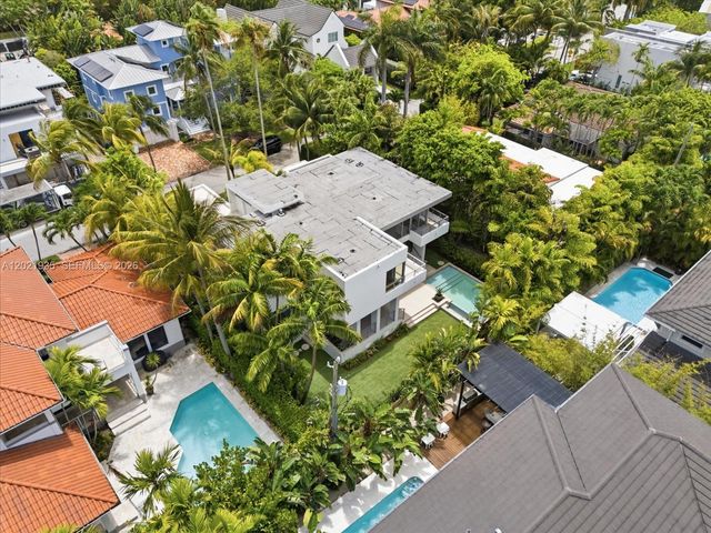 125 Hampton Ln, Key Biscayne, FL 33149