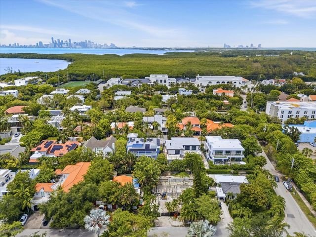 125 Hampton Ln, Key Biscayne, FL 33149