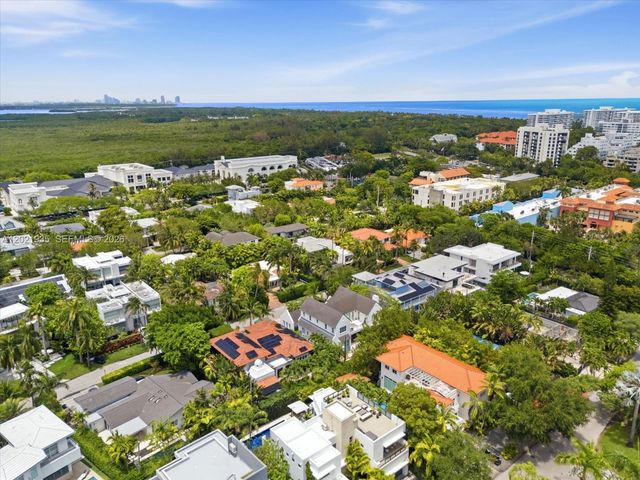 125 Hampton Ln, Key Biscayne, FL 33149