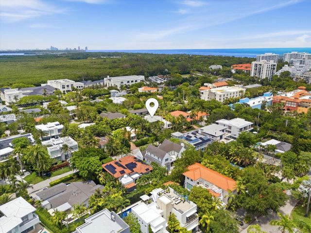 125 Hampton Ln, Key Biscayne, FL 33149