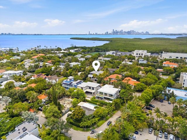 125 Hampton Ln, Key Biscayne, FL 33149