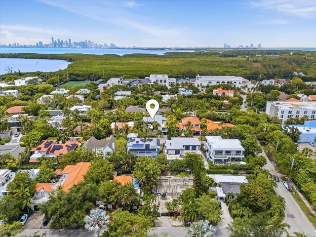 125 Hampton Ln, Key Biscayne, FL 33149