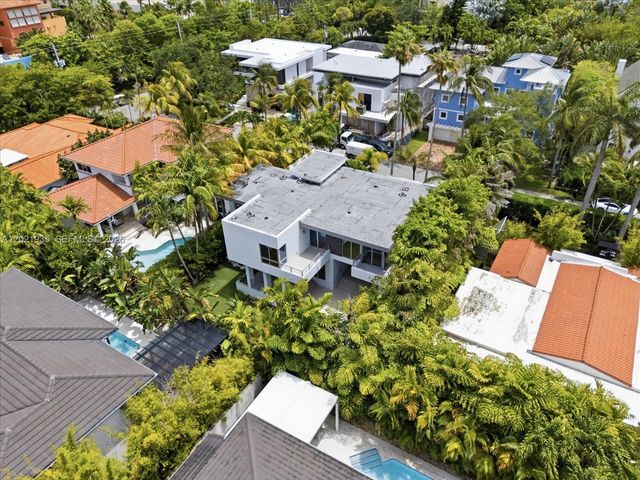 125 Hampton Ln, Key Biscayne, FL 33149