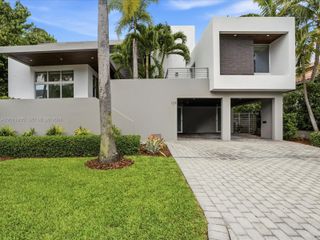 125 Hampton Ln, Key Biscayne, FL 33149