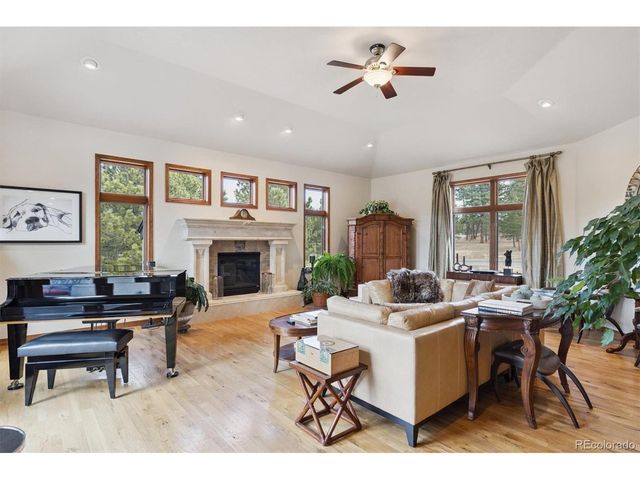 8061 Sugarloaf Rd, Larkspur, CO 80118