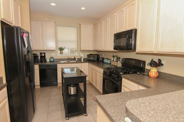 2930 Glacier Way B, Wauconda, IL 60084