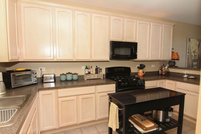 2930 Glacier Way B, Wauconda, IL 60084