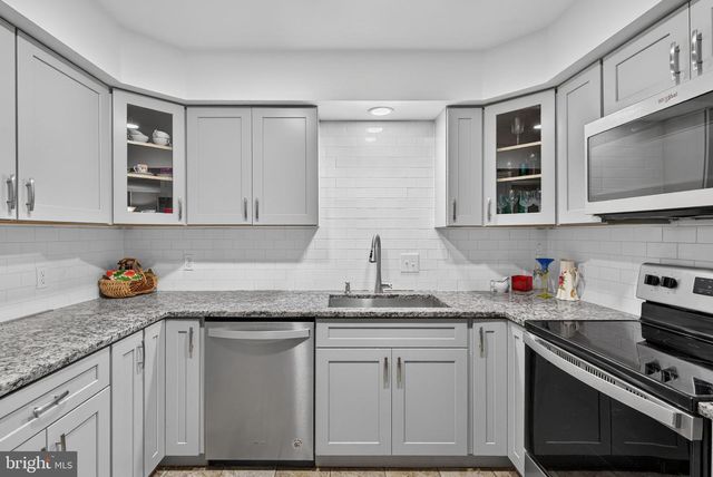 129 OAK KNOLL CIR, Millersville, PA 17551