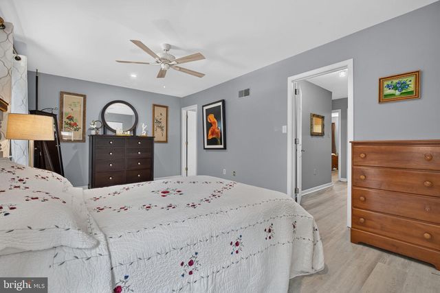 129 OAK KNOLL CIR, Millersville, PA 17551