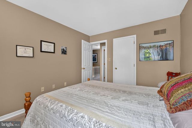 129 OAK KNOLL CIR, Millersville, PA 17551