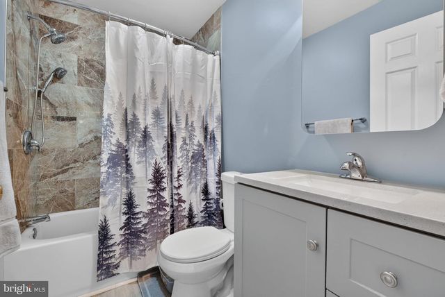 129 OAK KNOLL CIR, Millersville, PA 17551