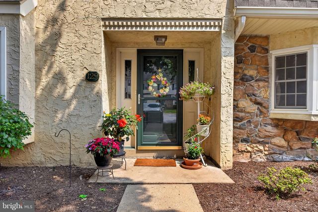 129 OAK KNOLL CIR, Millersville, PA 17551