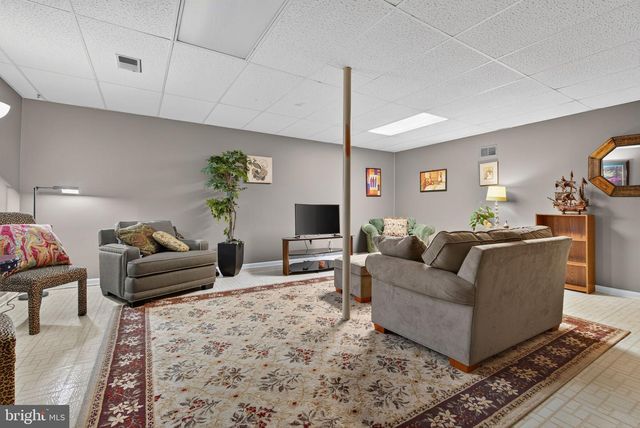 129 OAK KNOLL CIR, Millersville, PA 17551