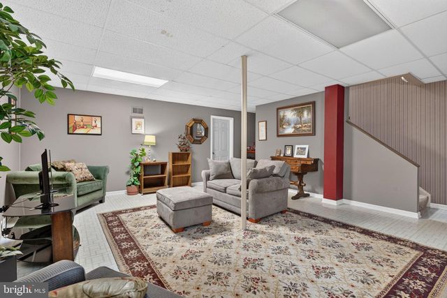129 OAK KNOLL CIR, Millersville, PA 17551