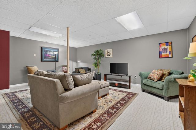 129 OAK KNOLL CIR, Millersville, PA 17551