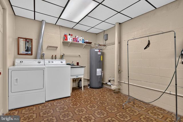 129 OAK KNOLL CIR, Millersville, PA 17551