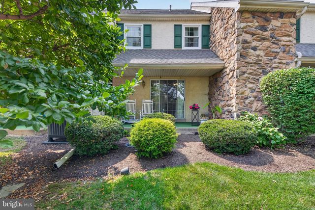 129 OAK KNOLL CIR, Millersville, PA 17551