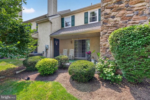 129 OAK KNOLL CIR, Millersville, PA 17551