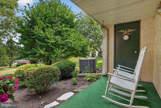 129 OAK KNOLL CIR, Millersville, PA 17551