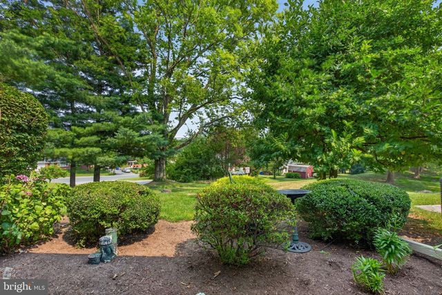 129 OAK KNOLL CIR, Millersville, PA 17551