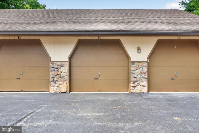 129 OAK KNOLL CIR, Millersville, PA 17551