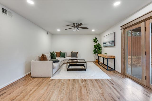 624 Forest Lane, Hurst, TX 76053