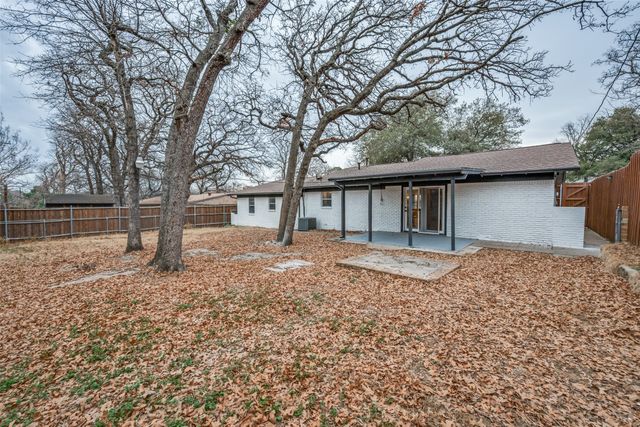 624 Forest Lane, Hurst, TX 76053