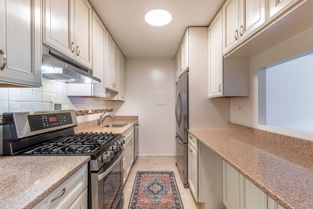 8 Whittier Place 4C, Boston, MA 02114