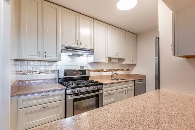 8 Whittier Place 4C, Boston, MA 02114