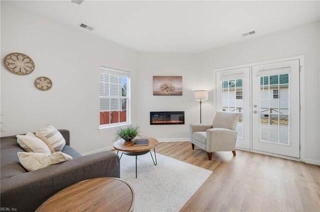 1082 Longstreet AVE A, Virginia Beach, VA 23451