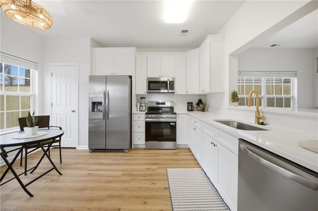 1082 Longstreet AVE A, Virginia Beach, VA 23451