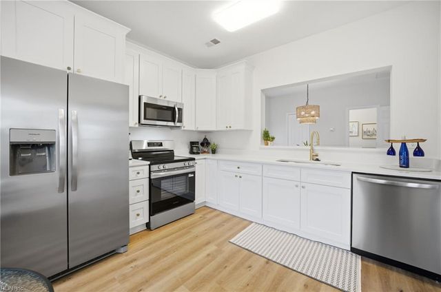 1082 Longstreet AVE A, Virginia Beach, VA 23451