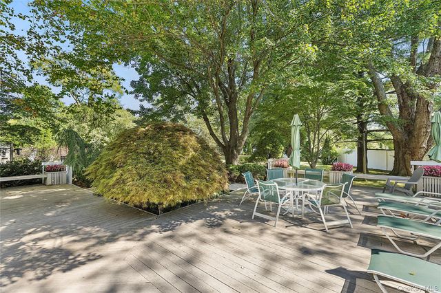 54 Dix Woods Drive, Melville, NY 11747