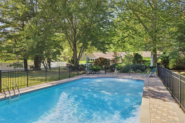54 Dix Woods Drive, Melville, NY 11747