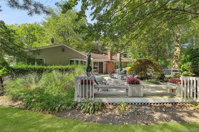 54 Dix Woods Drive, Melville, NY 11747
