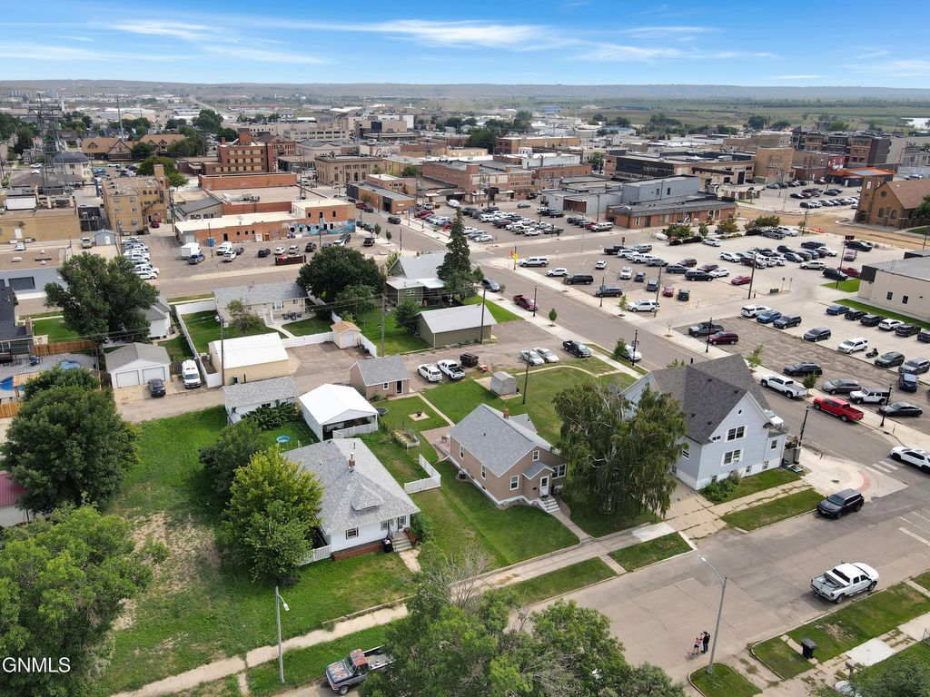 408 Washington Avenue, Williston, ND 58801 photo 2