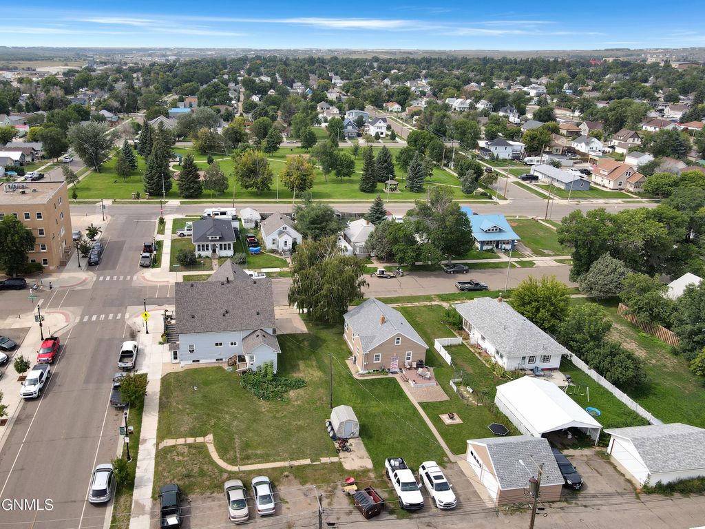 408 Washington Avenue, Williston, ND 58801 photo 3