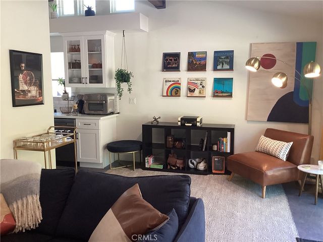 233 Almon Drive, Thousand Oaks, CA 91362