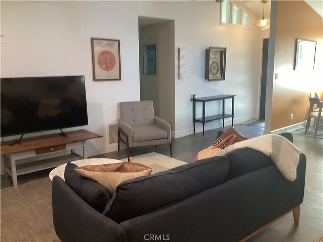 233 Almon Drive, Thousand Oaks, CA 91362