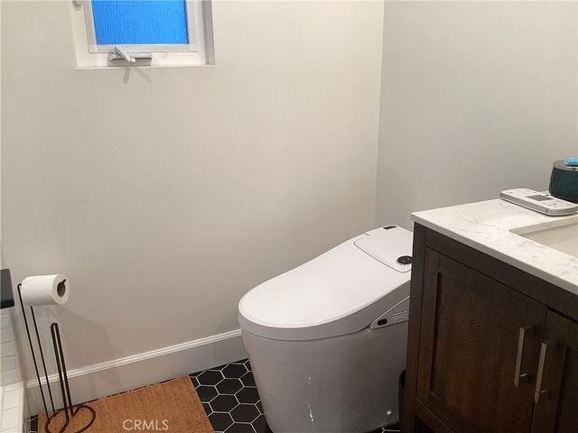 233 Almon Drive, Thousand Oaks, CA 91362