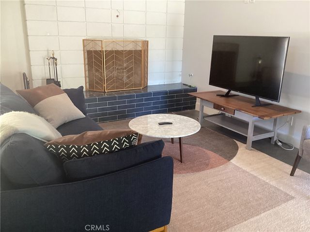 233 Almon Drive, Thousand Oaks, CA 91362