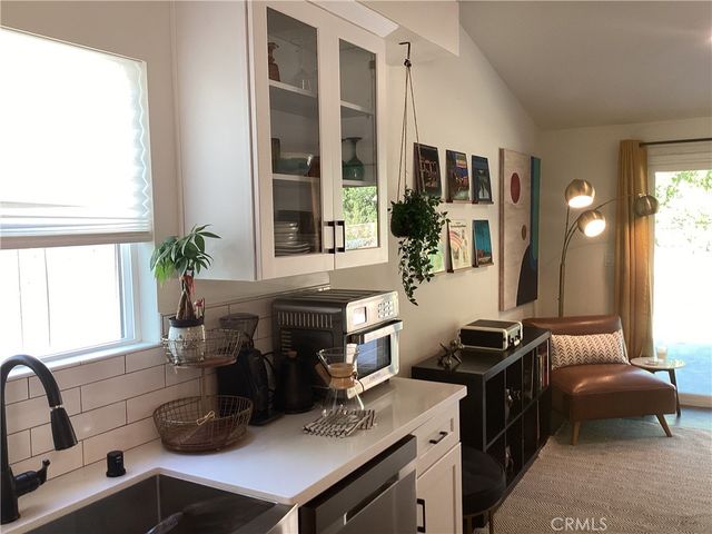 233 Almon Drive, Thousand Oaks, CA 91362