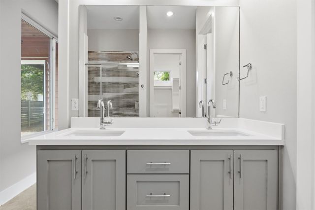 1210 Stobaugh ST B, Austin, TX 78757