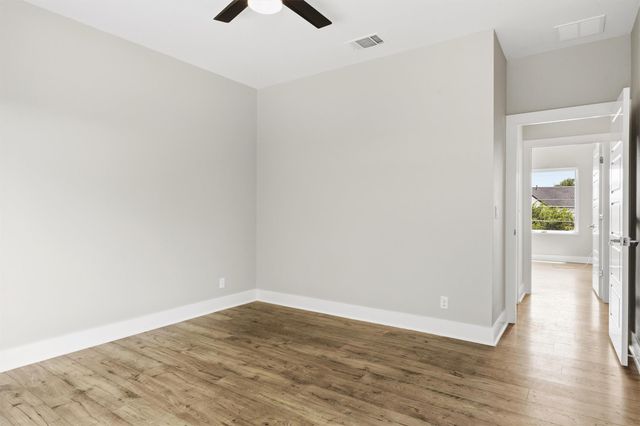 1210 Stobaugh ST B, Austin, TX 78757