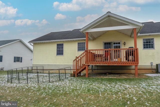 17 VISTA DR, Fredericksburg, PA 17026