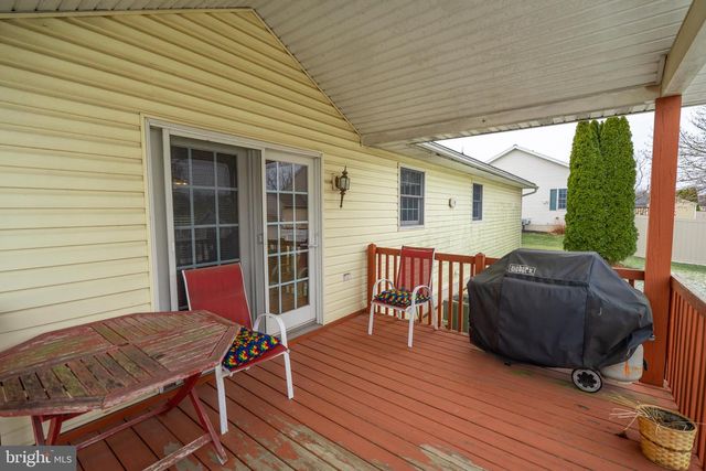 17 VISTA DR, Fredericksburg, PA 17026