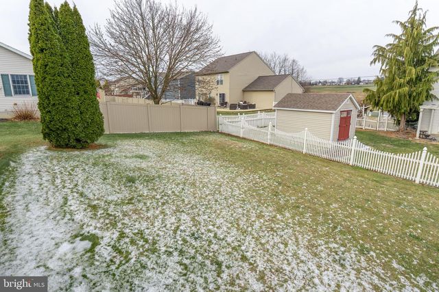 17 VISTA DR, Fredericksburg, PA 17026