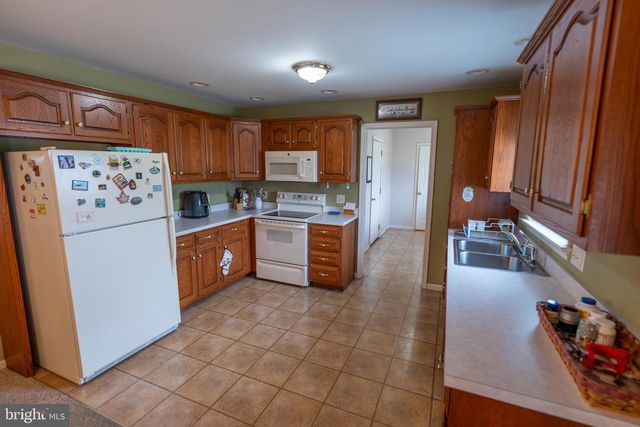 17 VISTA DR, Fredericksburg, PA 17026