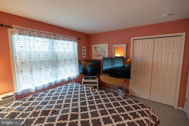 17 VISTA DR, Fredericksburg, PA 17026