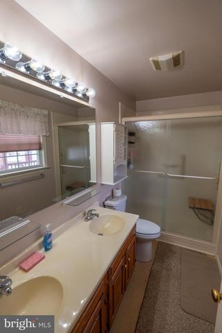 17 VISTA DR, Fredericksburg, PA 17026